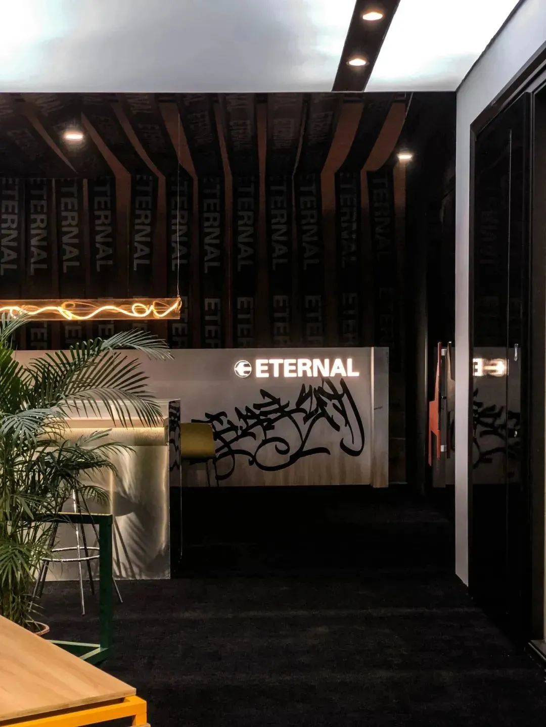 ETERNAL 展厅 · 光影交错的潮酷设计丨中国广州丨此外设计-22