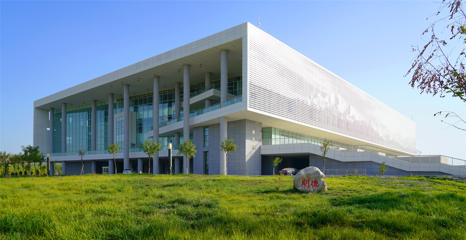 新疆大学科技学院图书馆-0