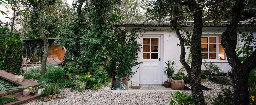 马德里 50m2 迷你之家 | 设计师巧妙运用镜子扩展空间-1