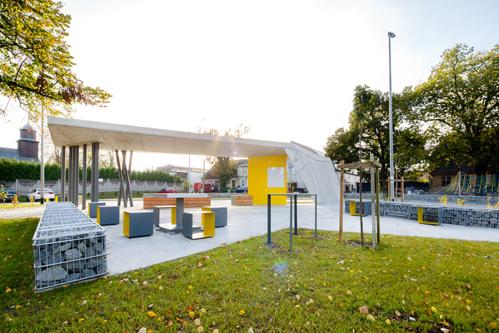 瓦韦尔尼察的乡村广场-8