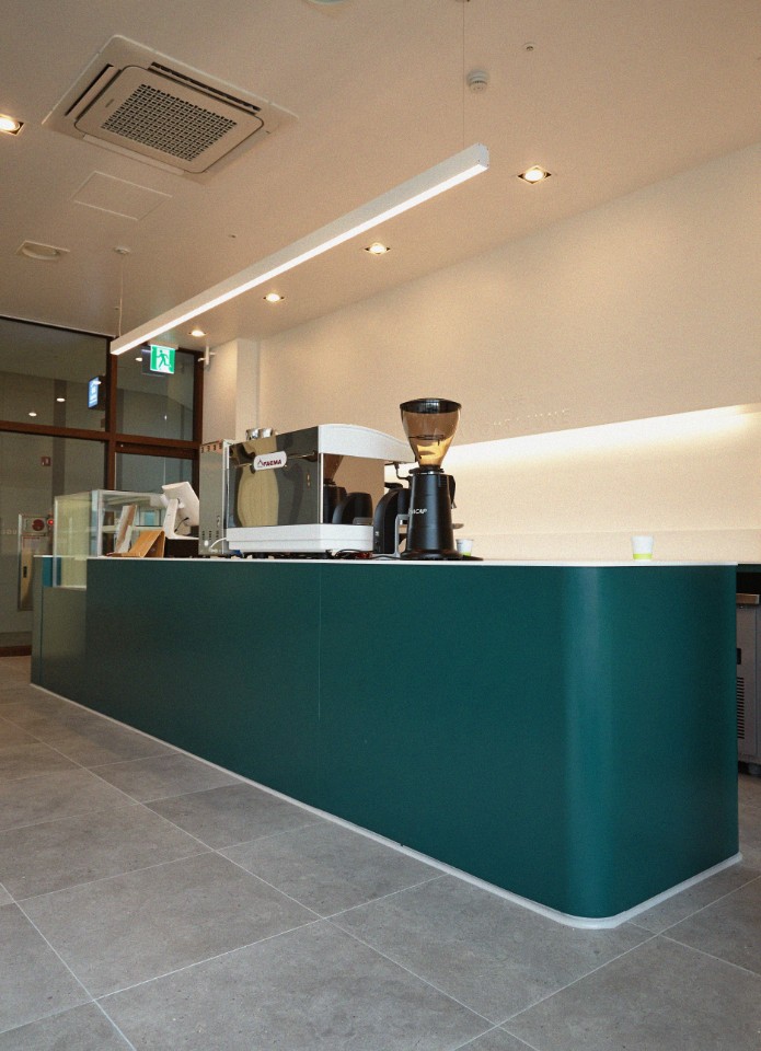 20 平米简约白色咖啡厅 设计报价解析-4