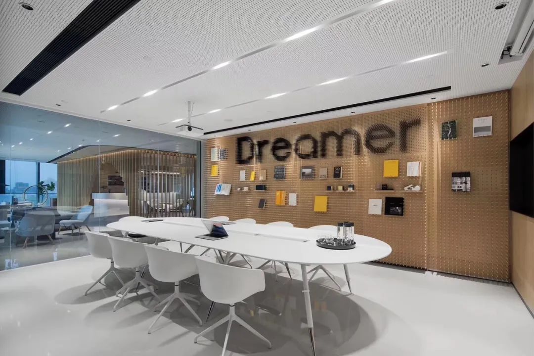 科技感与人性化共融的商汤科技办公空间-16