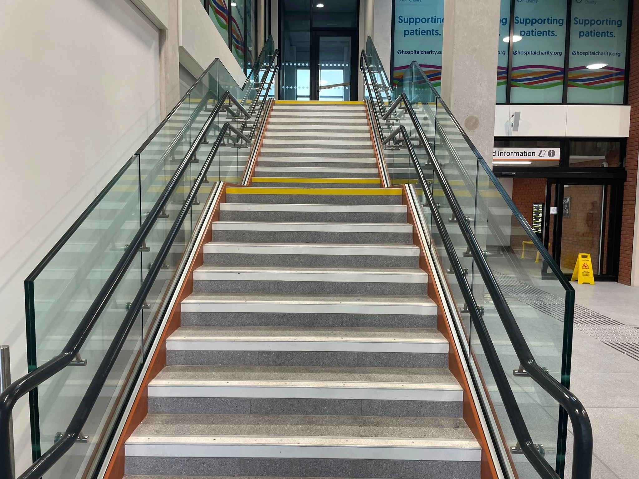 University Station 玻璃栏杆安装项目丨英国伯明翰丨Pure Vista-4