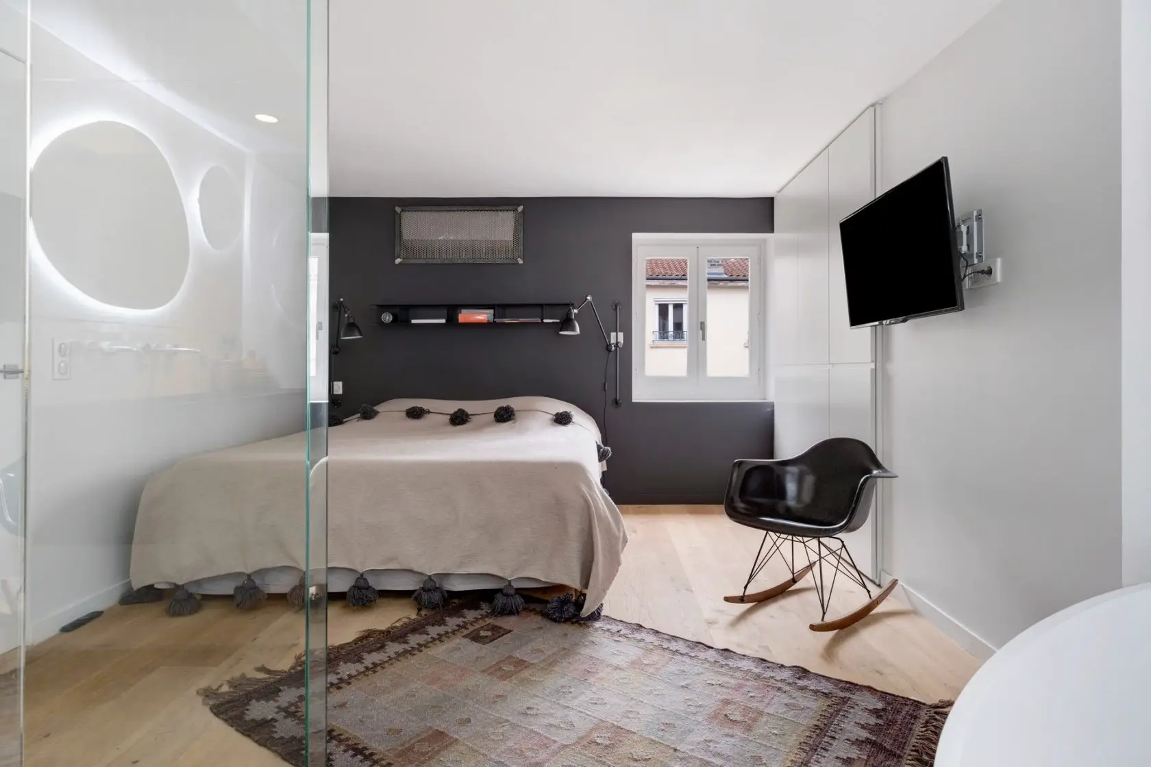 优雅设计尽显，lyon 中心复式公寓的魅力改造-7