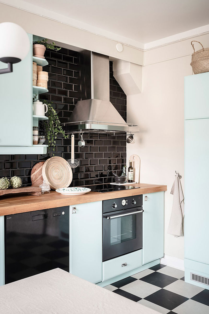 哥德堡大胆蓝色公寓,充满装饰的 65 平米空间-17