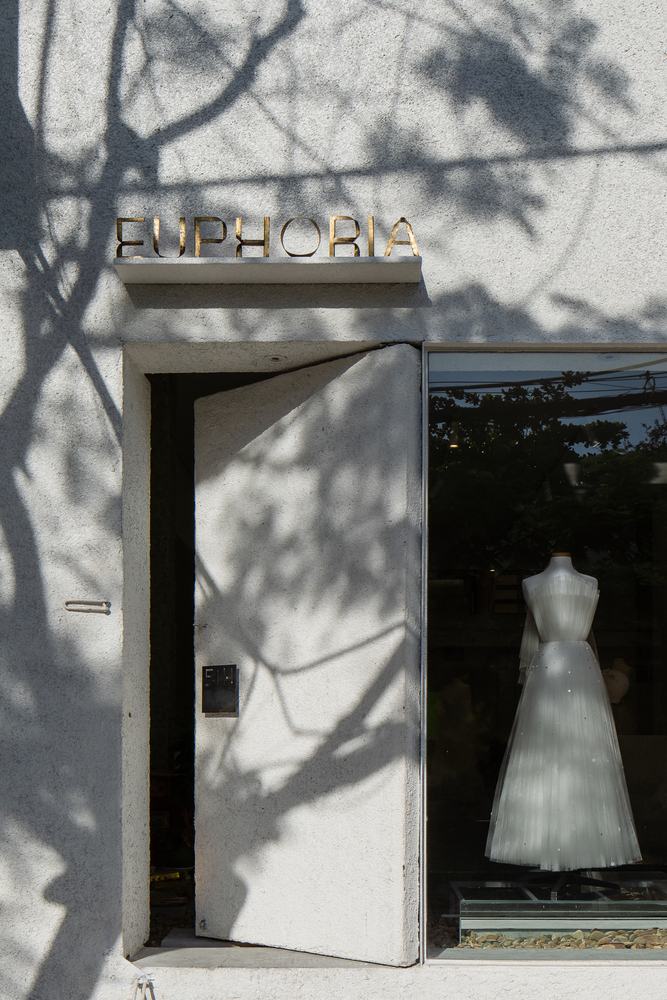 越南 Da Nang Euphoria Bridal Gallery 时尚婚纱店设计-40