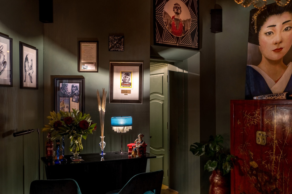 乌克兰历史公寓，古董家具打造精致闺房风格-34