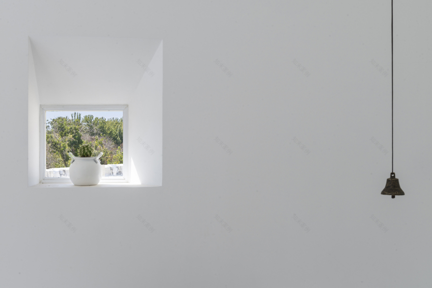 伊朗纳坦兹郊区简约别墅设计-28