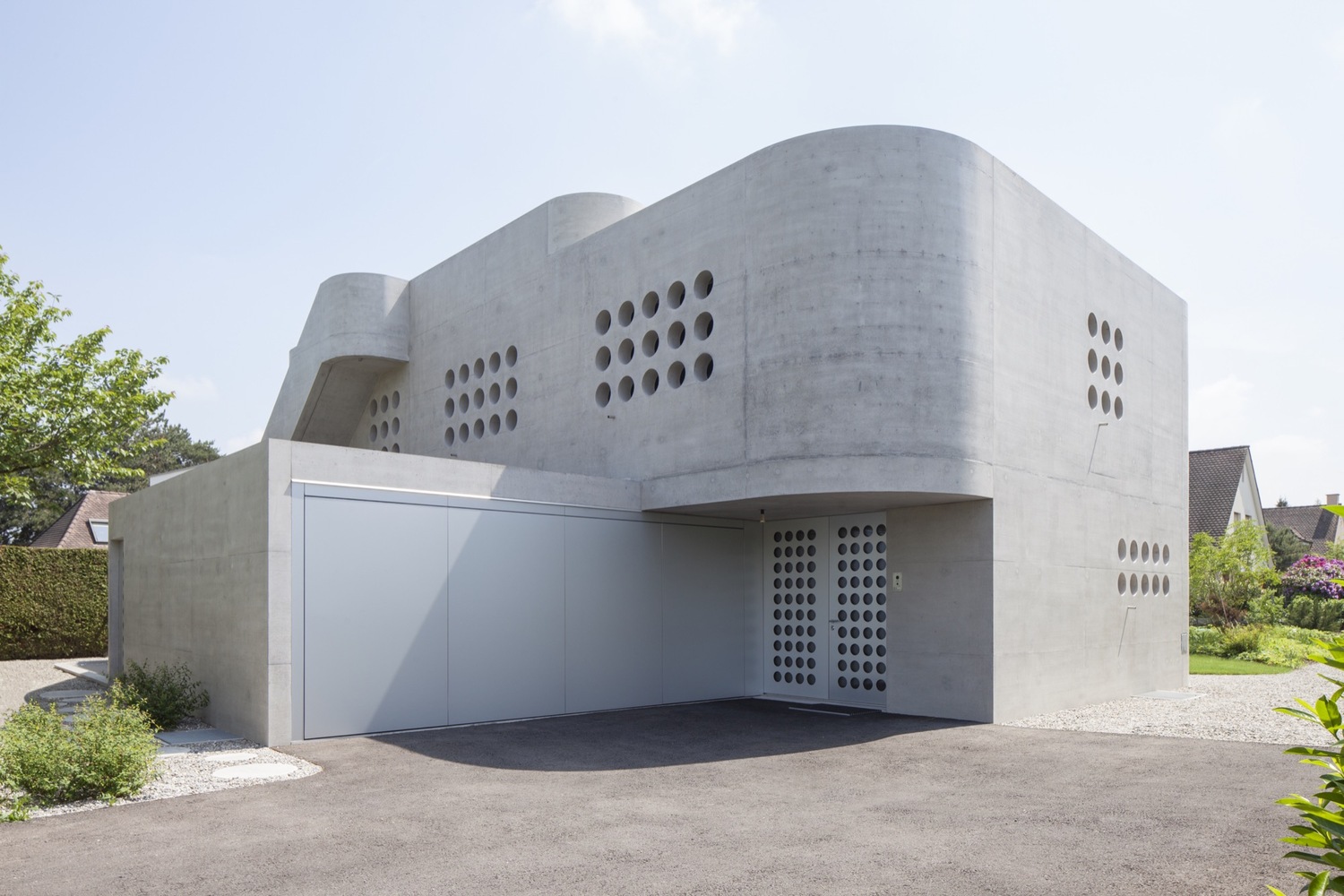 瑞士 Neuhofweg 住宅 | 混凝土与光影的雕塑艺术-6