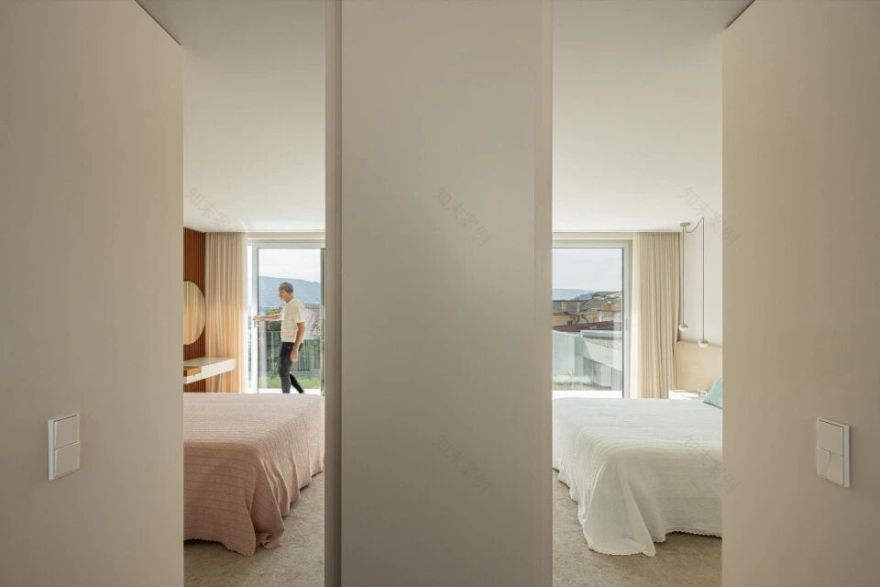 以自然采光与户外空间为核心 极简白色住宅 Arquitetura501-85