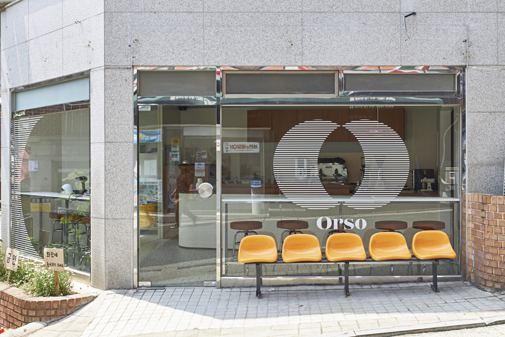 现代简约风 10 坪咖啡厅设计，美观实用兼具-2