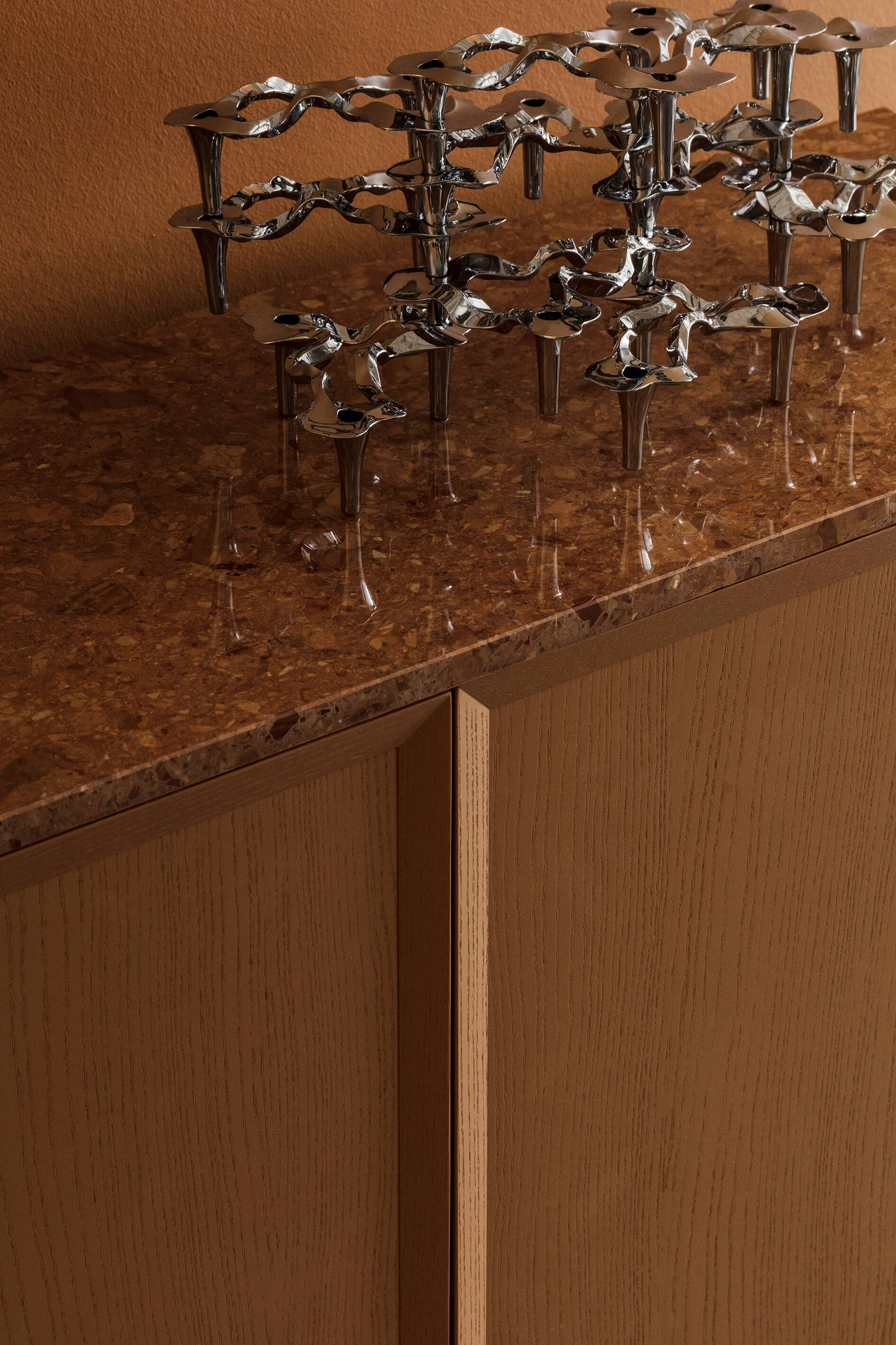 二四餐具柜设计 | 融合传统与现代的雕塑之作-5