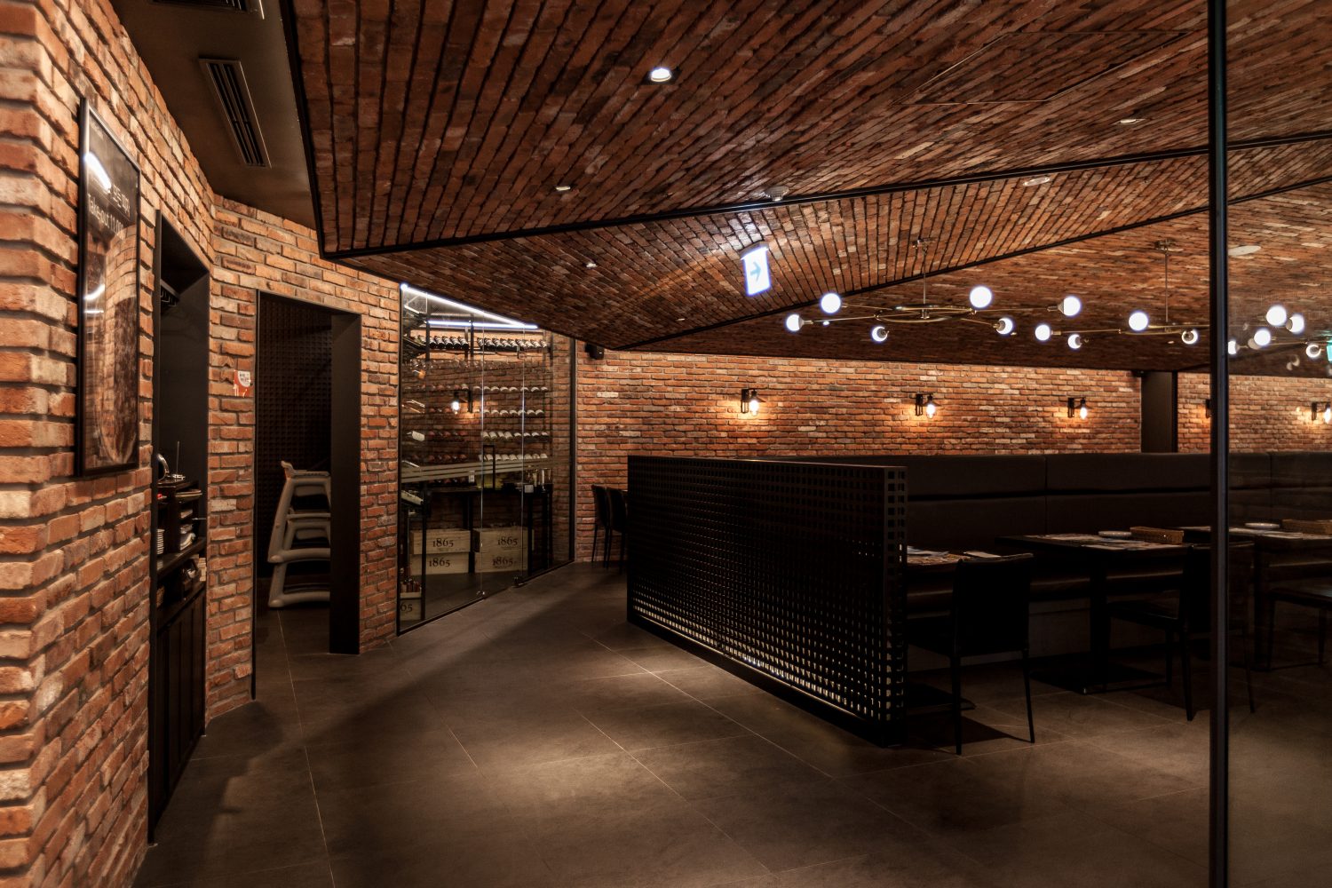 Mad For Garlic Pyeongtaek AK Plaza branch interior design-2