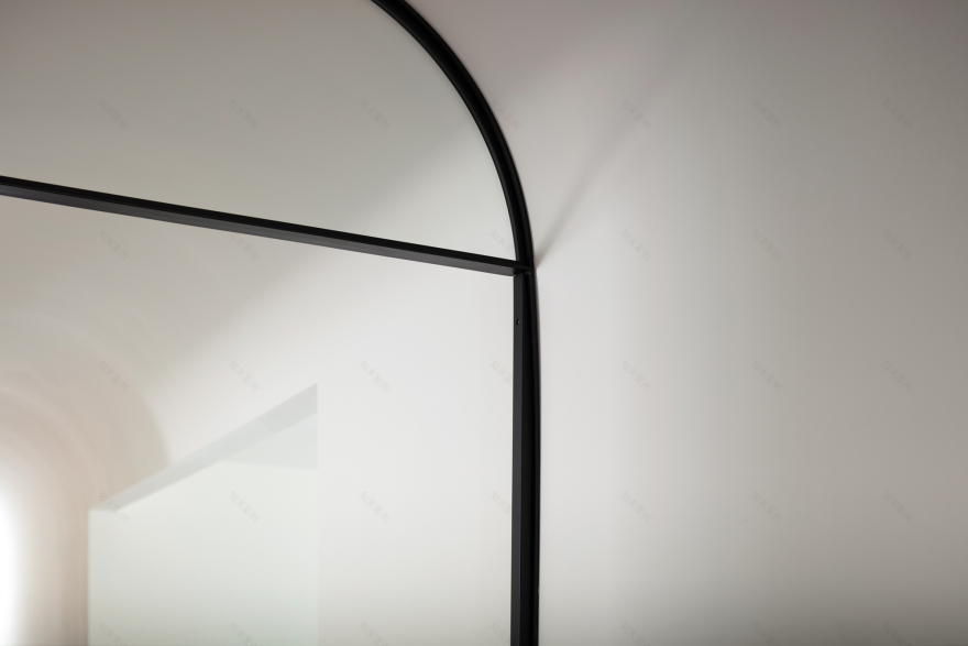 House B / Whispering Smith-44