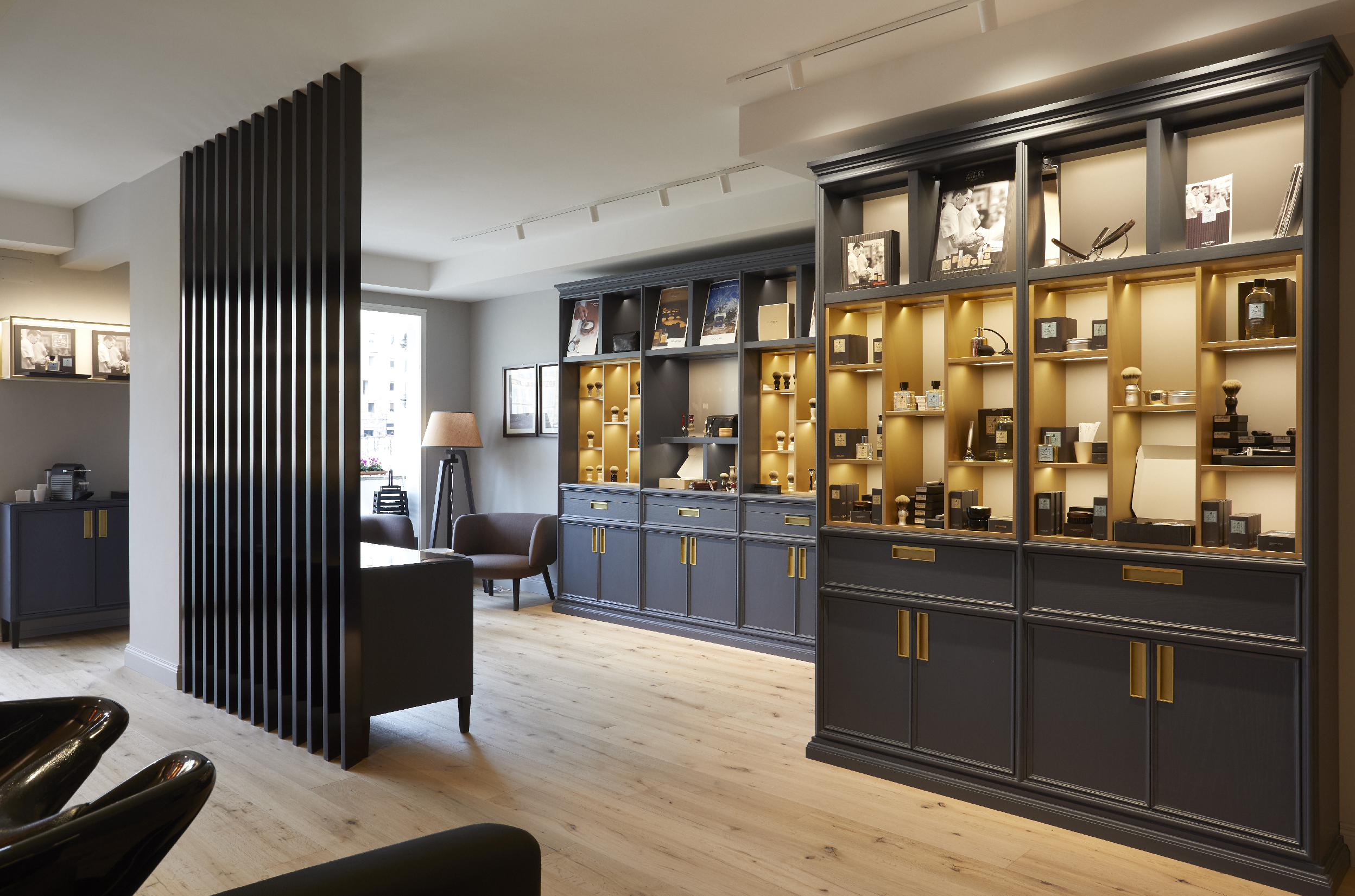 佛罗伦萨百年品牌旗舰店,传统与精致的男士美容空间-10