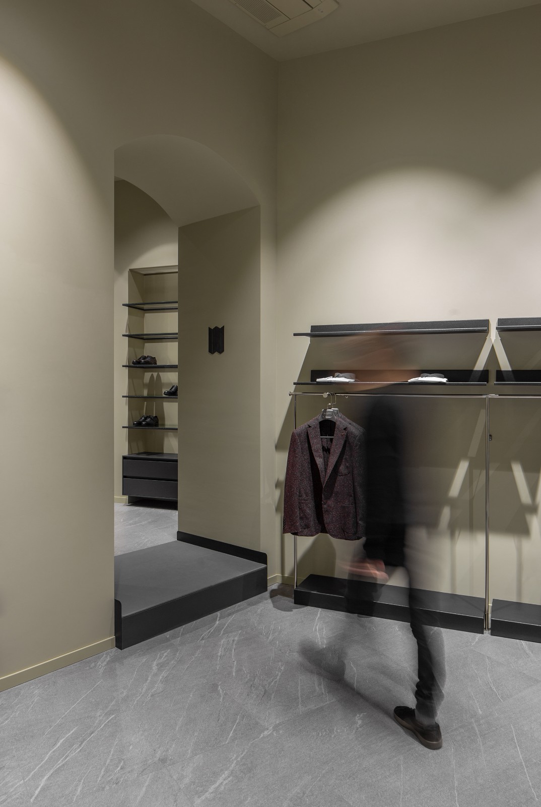 110m²国外极简男士服装店  LIS 设计工作室-12