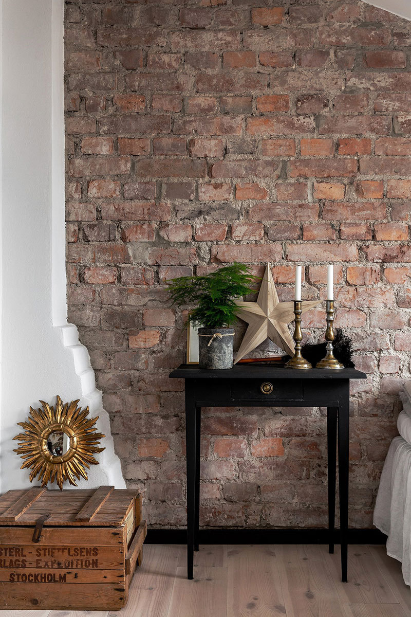 瑞典 35 平米砖墙阁楼公寓,原木梁与玻璃 partition 打造别致空间-16