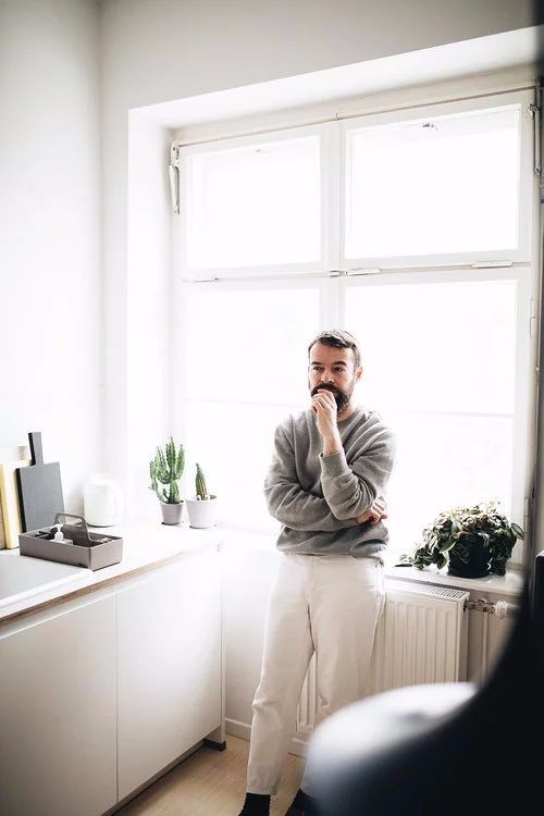 67㎡ 小公寓，墙壁上的层板、挂钩、衣架设计的太赞了-0