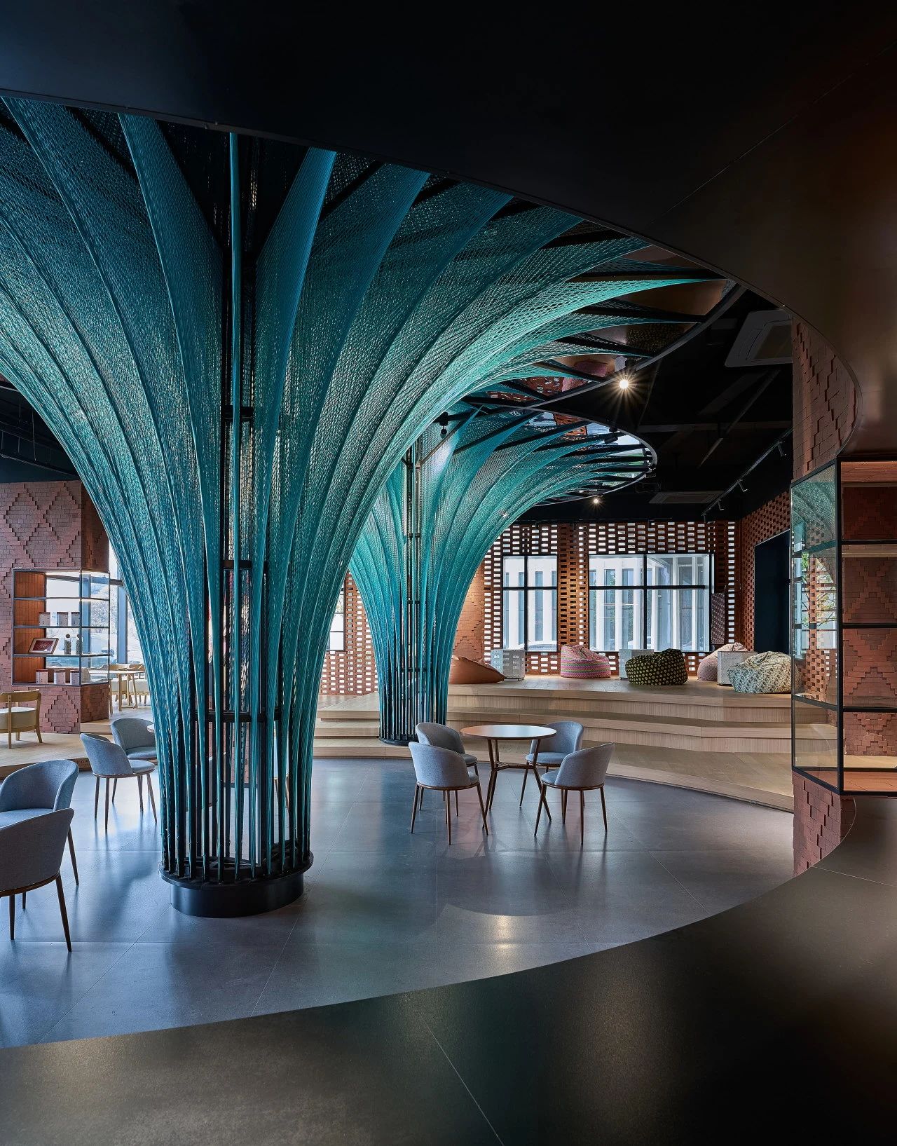 新作 · 风合睦晨丨乖幺妹土家织锦艺术咖啡吧丨中国张家界丨风合睦晨空间设计-19