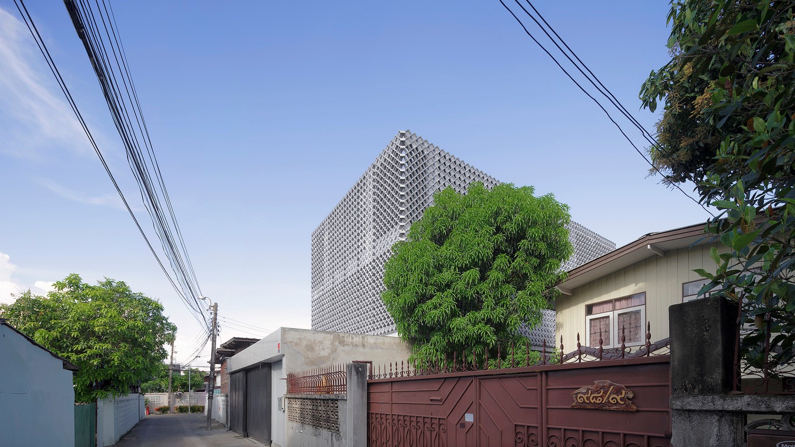 泰国镂空混凝土砖住宅-5