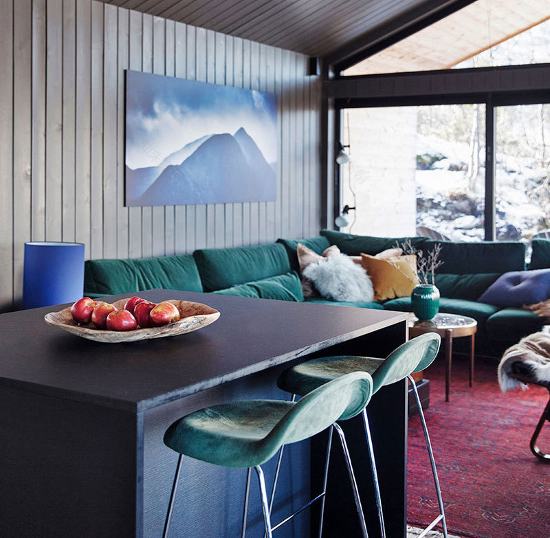 瑞典蓝绿色山间别墅,强调冬季美景-1