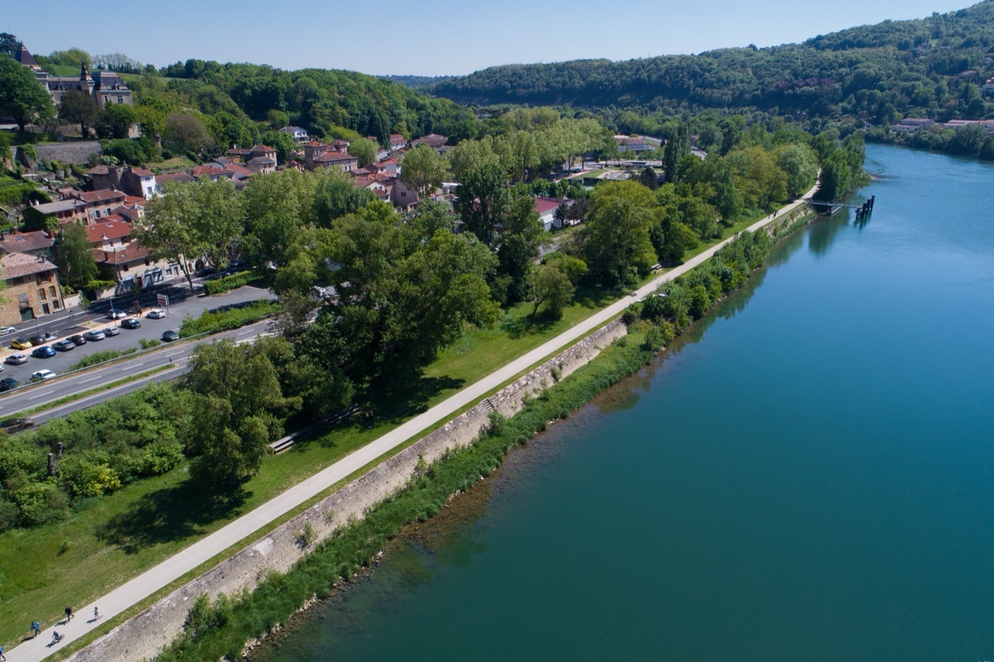 法国罗什泰里耶河畔重塑景观-4