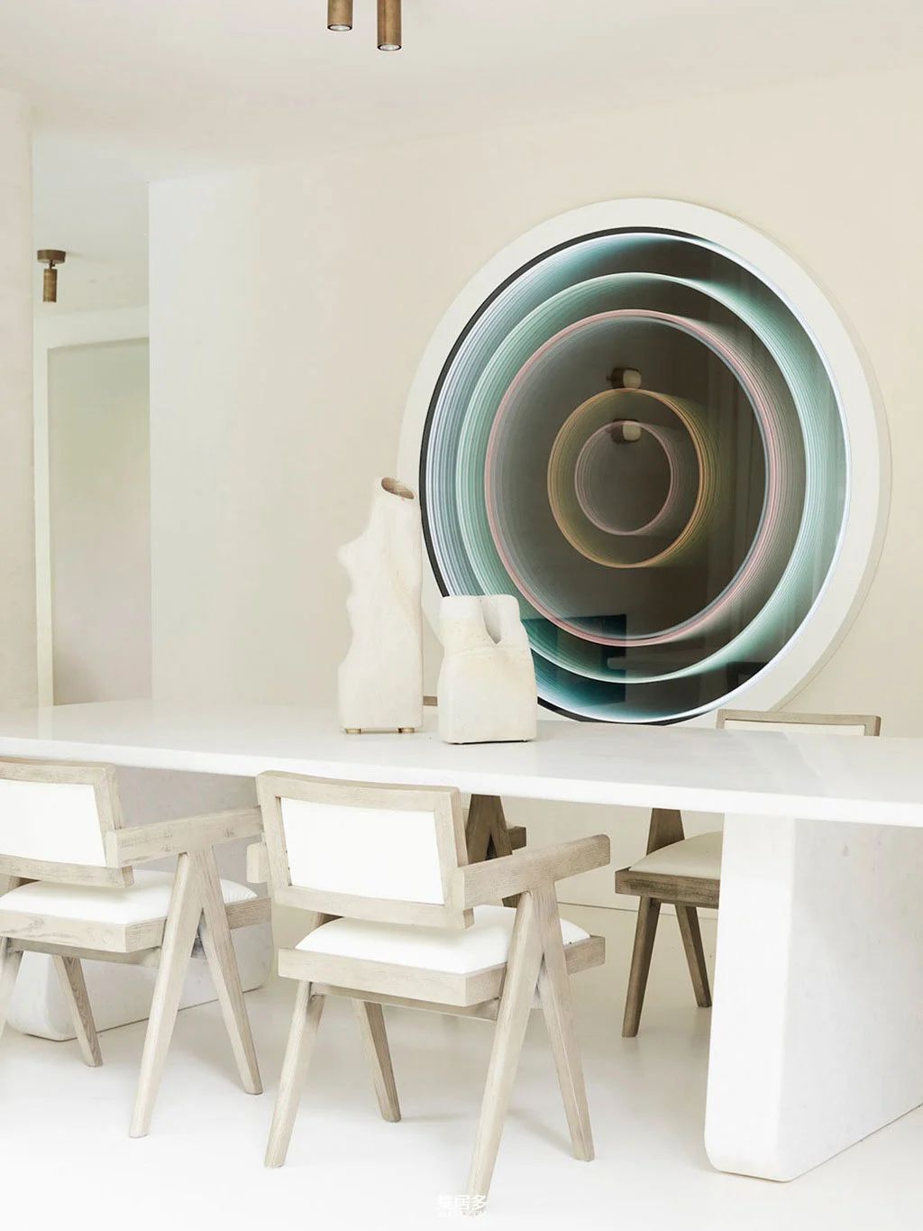 外立面黑色与内饰乳白色调形成鲜明对比的悉尼豪华海滨别墅-5