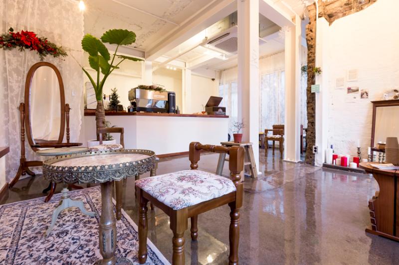 11 坪纯白咖啡馆 极简设计诠释空间魅力-3