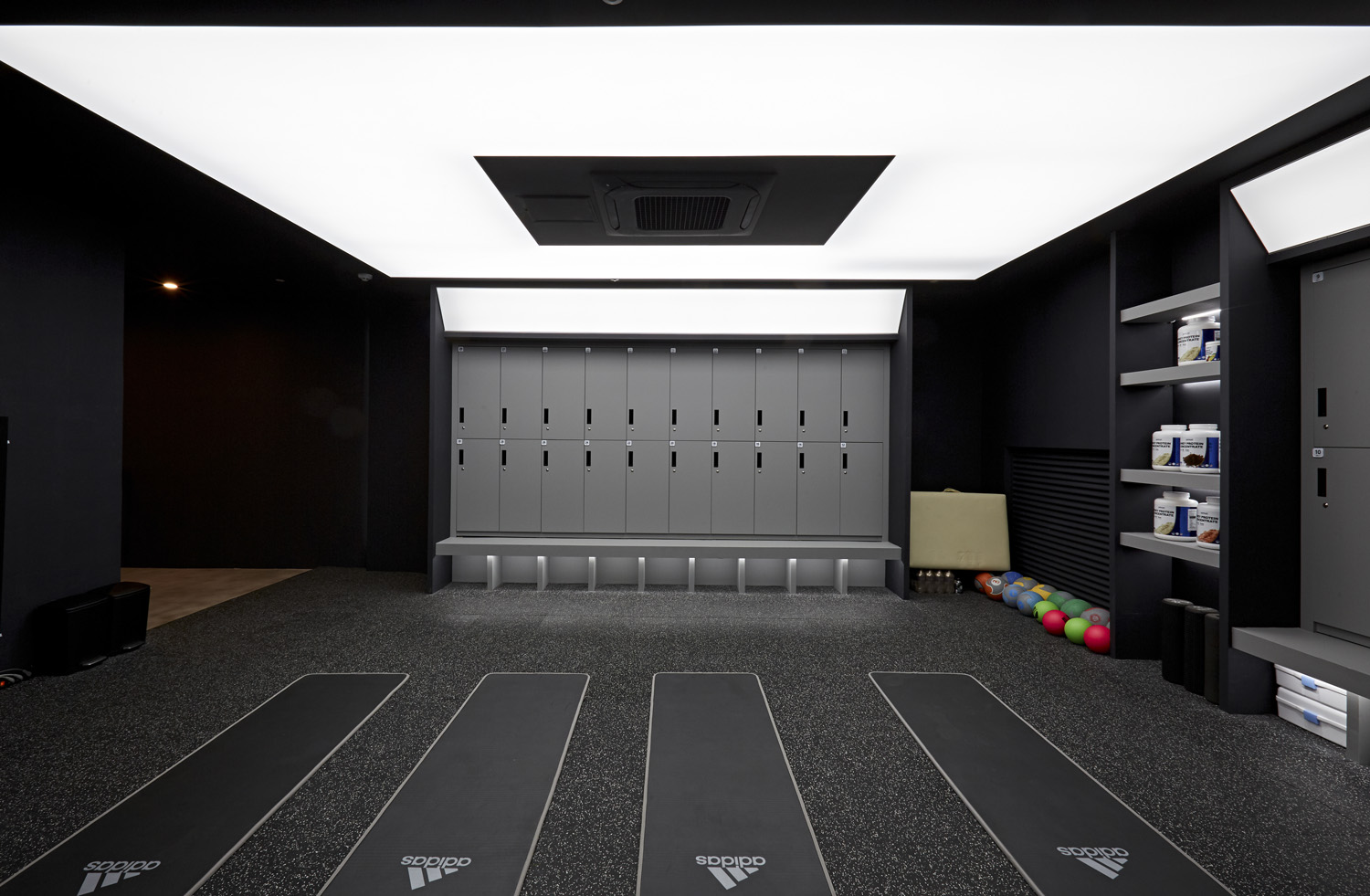 简约时尚的 120 平足球康复运动中心设计-7