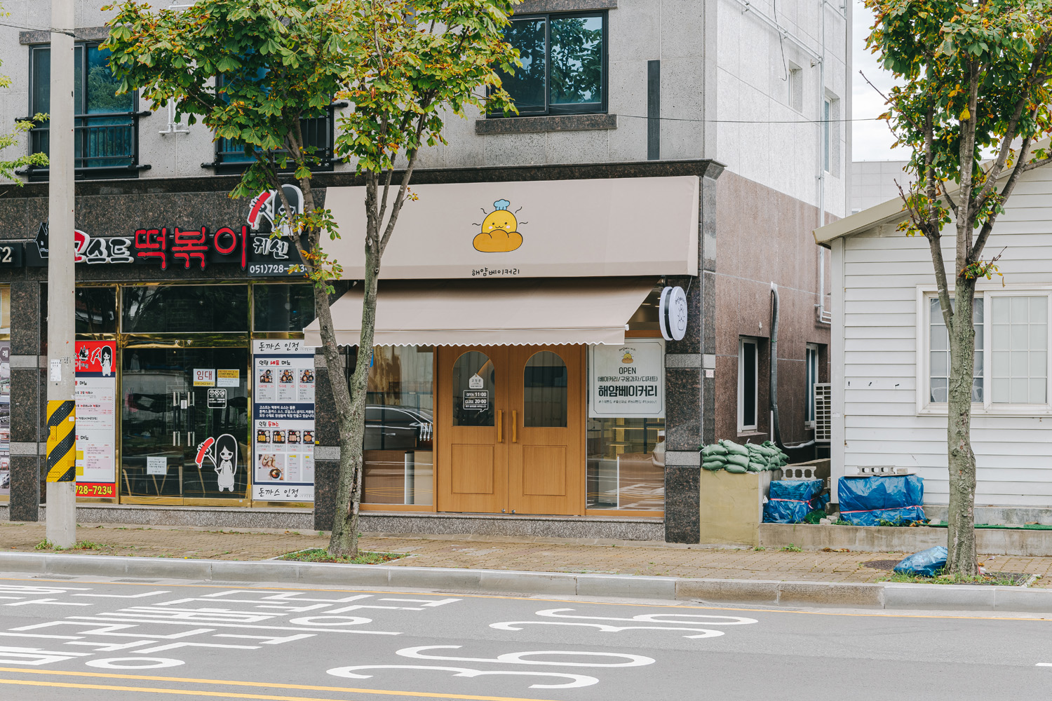 白色与木质，9 平米小空间的精致设计-2