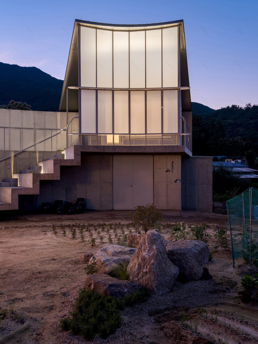 A House that Embraces Its Vegetable Garden / sukchulmok+BRBB Architects-33