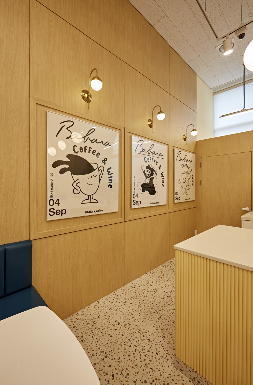 12 平小空间，打造多功能咖啡厅与酒吧的惊艳设计-11