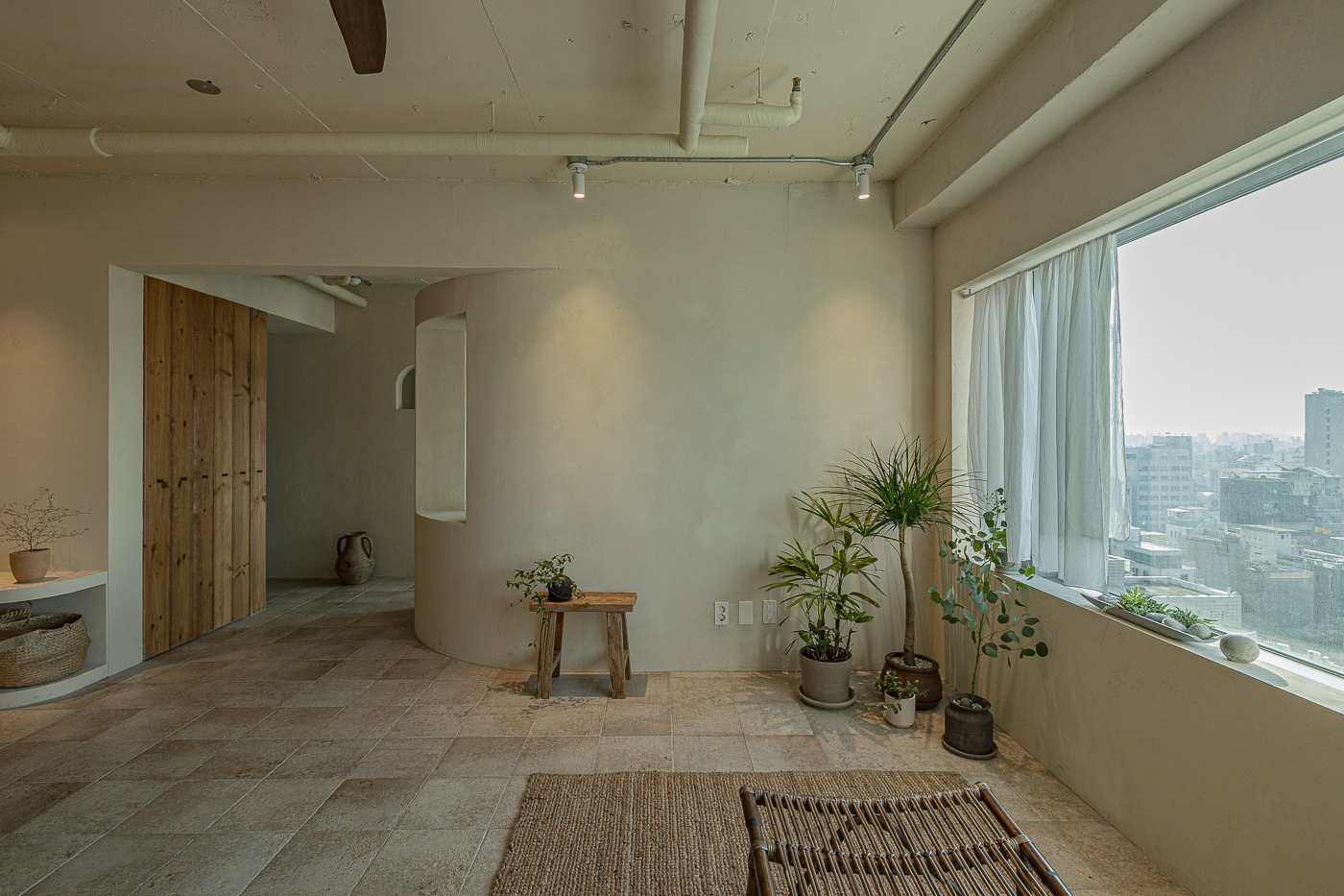 白色调的极简主义 | 200 平米的现代豪华公寓-7