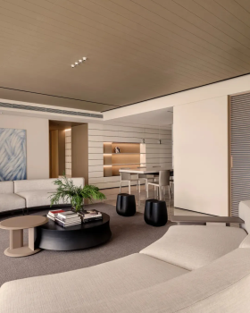 极简大平层，静谧底色中，生长出艺术张力