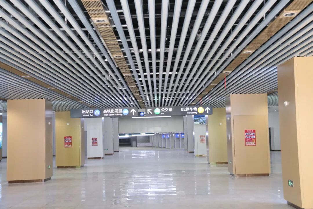 “海曲之光”闪耀!中建八局日照综合客运站项目通车-24