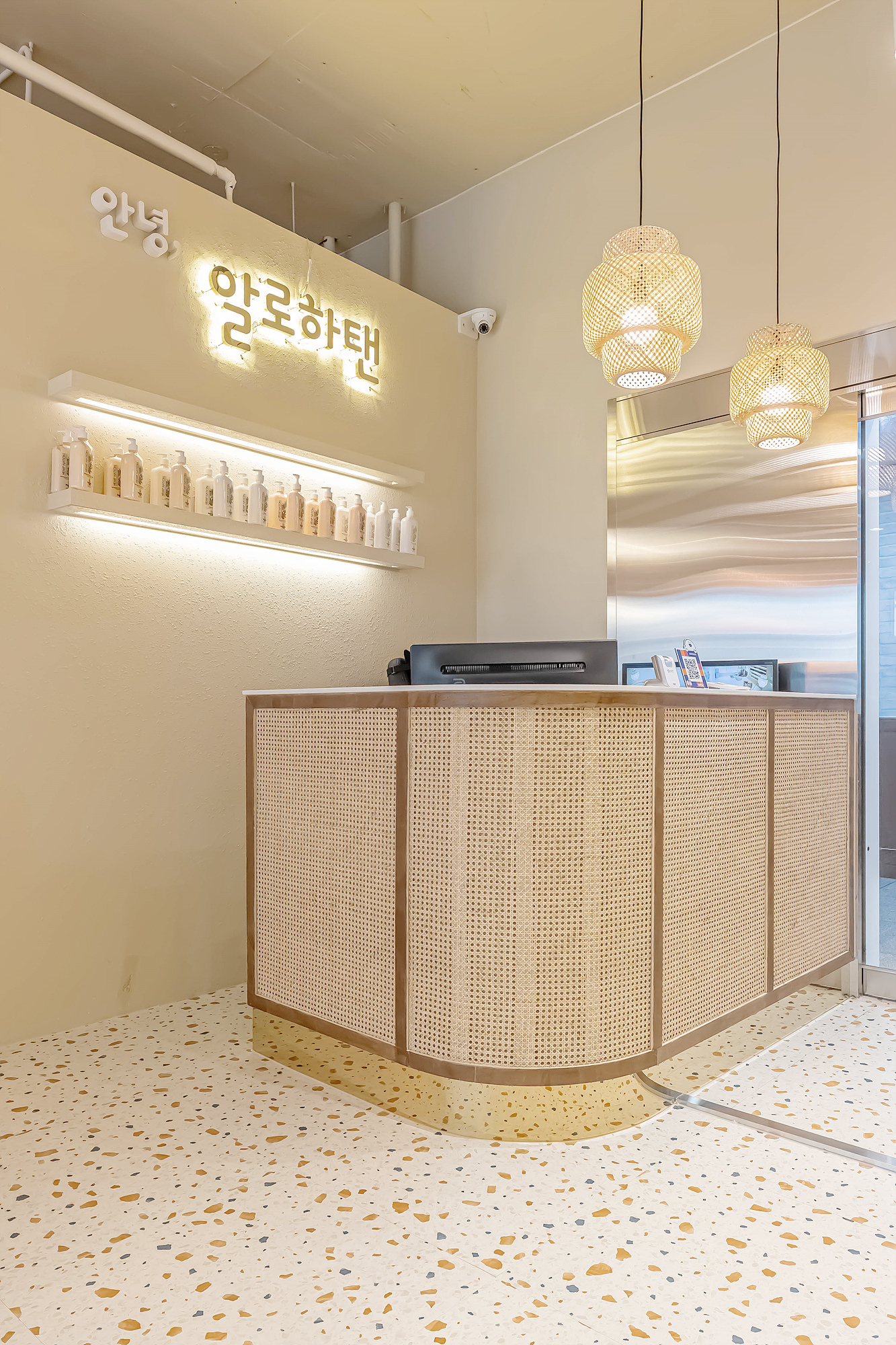 22 坪橙色调 pointing 店铺室内设计-9