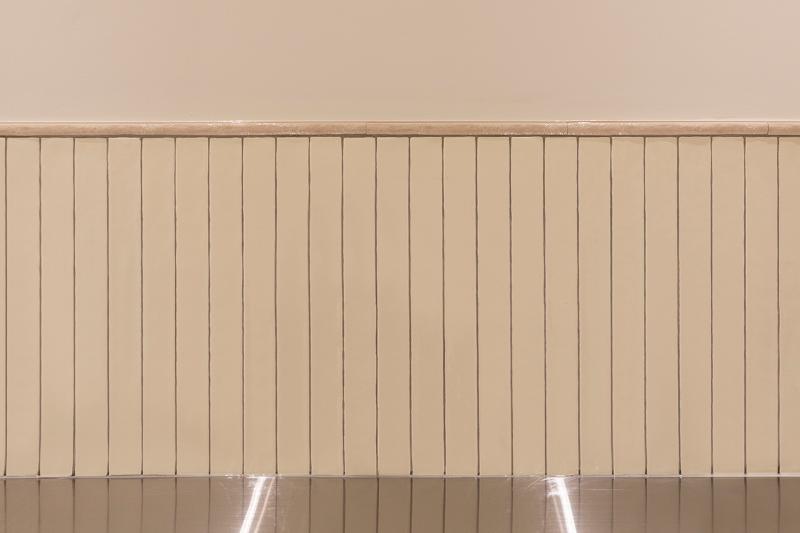 15 平水果店，极简白色与木色营造温馨氛围-8