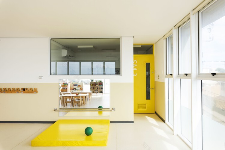 Jardín infantil y sala cuna Golondrina de Valparaíso / Pedro Lomboy Castillo | ArchDaily en Español-60