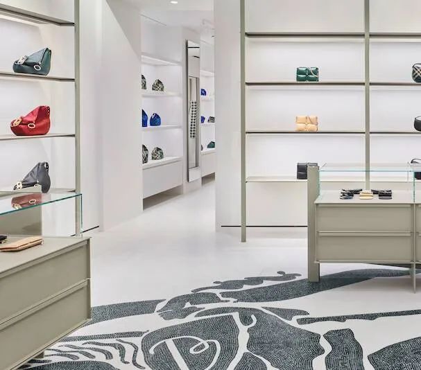 Burberry 巴黎全新店铺丨法国巴黎-12