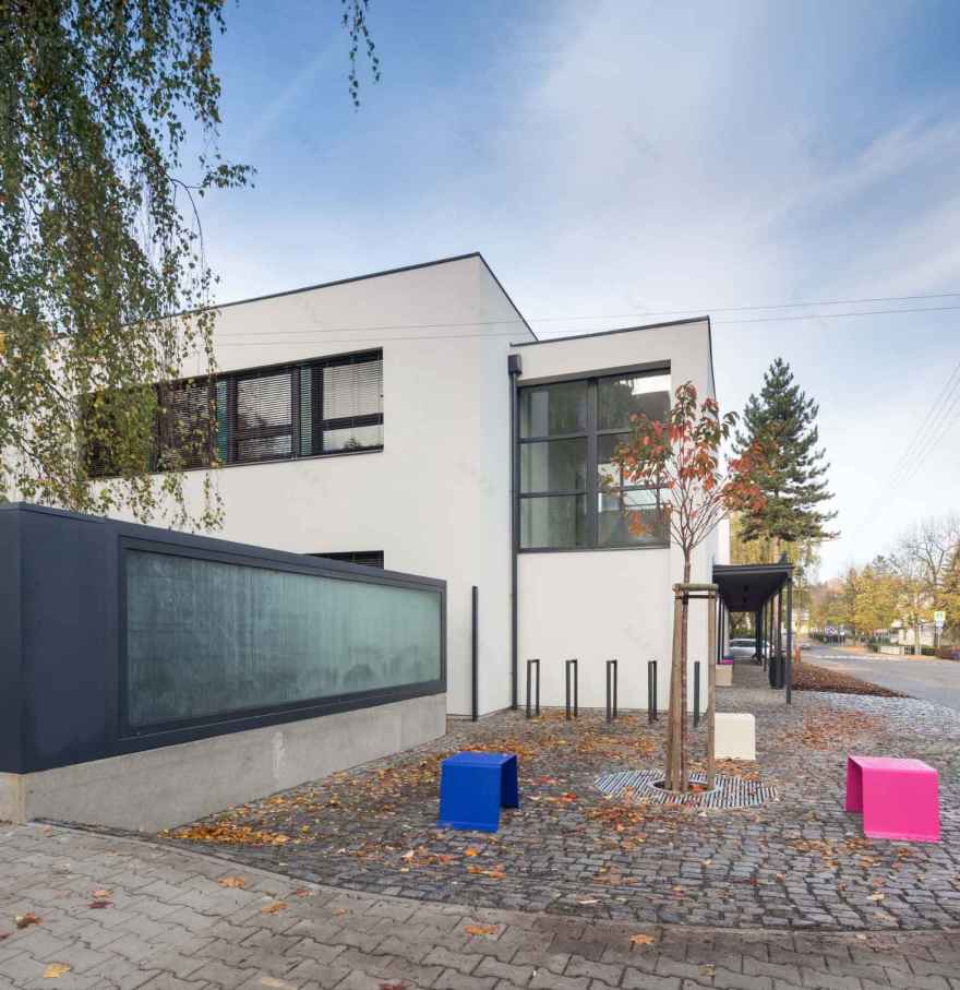 Rekonstrukce fasády a okolí DDM v Kopřivnici – Mrva.net-13