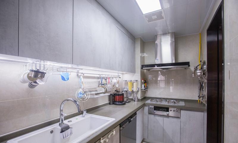 现代轻奢都市小夫妻的时尚家居-18