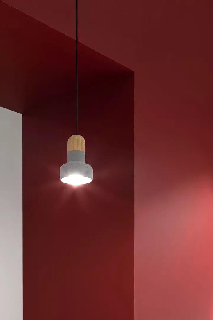 乌克兰 AmoMedia 办公室 | 工业风与活力的红绿碰撞-23