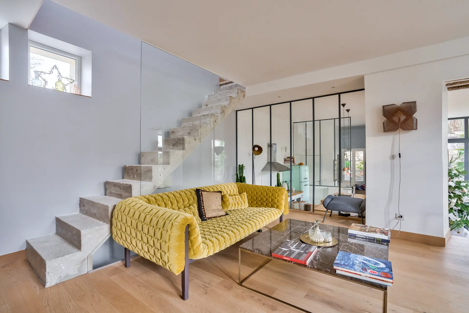 巴黎西区 | 旧看守房变现代家庭住宅，这个扩建技巧值得学！-4