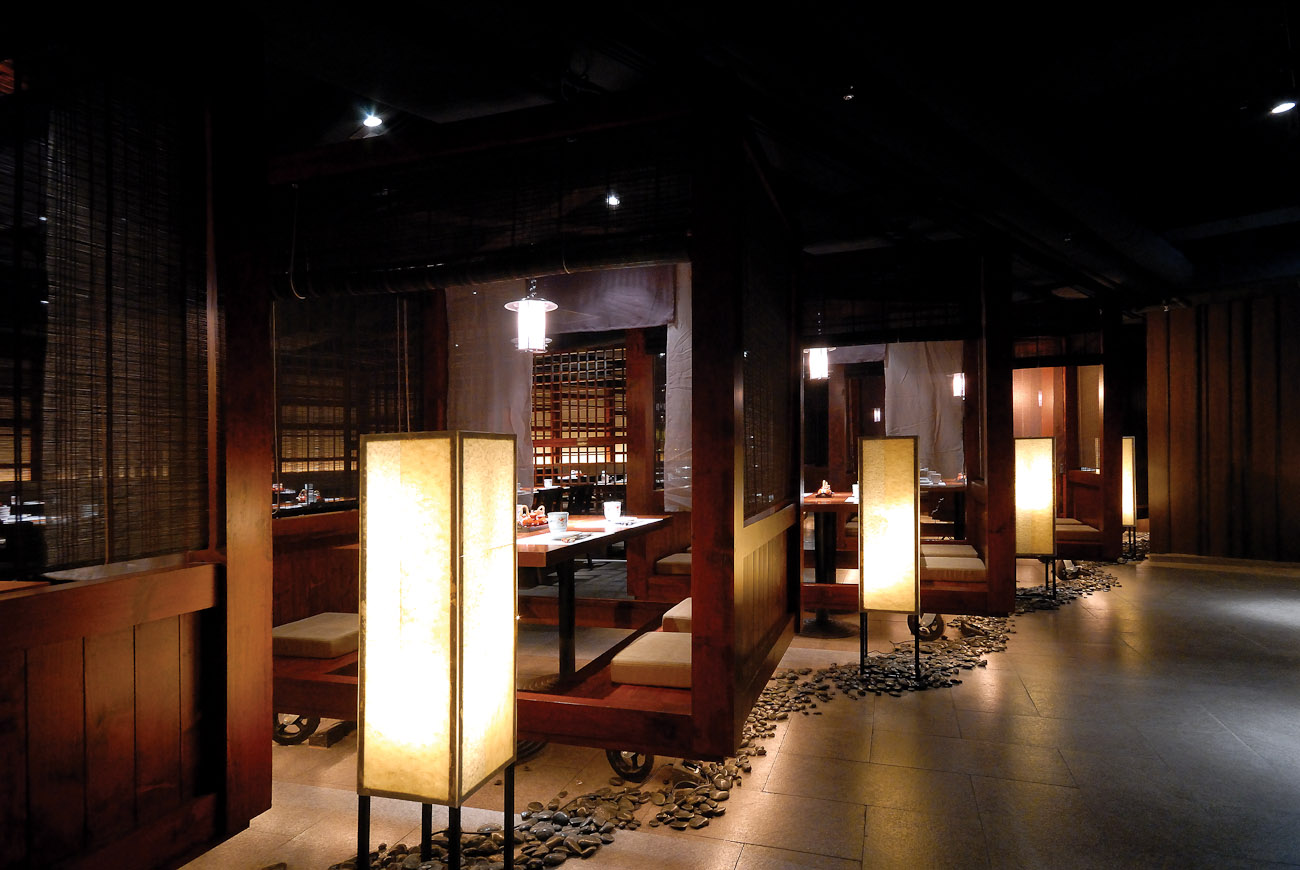 和幸精致日本料理餐厅

注：Wako音译为和幸，一般餐厅名字会采用音译，这里结合语境推测是餐厅名，Fine Japanese Dining直译为精致的日本餐饮，结合常见表达习惯，处理成精致日本料理餐厅 丨LUI design+associates-9