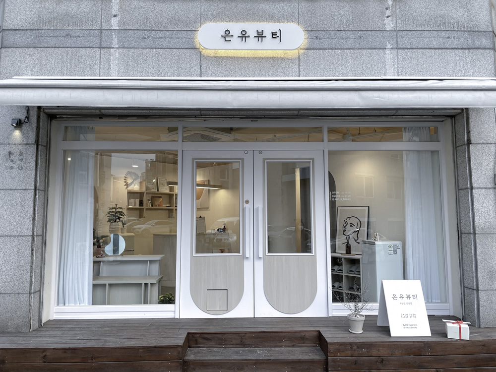 小巧精致的 grey&beige 咖啡厅室内设计-2