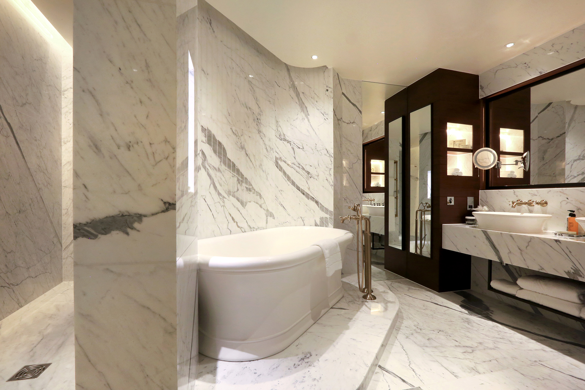 
						jQuery(document).ready(function() {
							jQuery("a[rel^='prettyPhoto']").prettyPhoto({
								social_tools : false,
								show_title : false
							});
						});
					-6