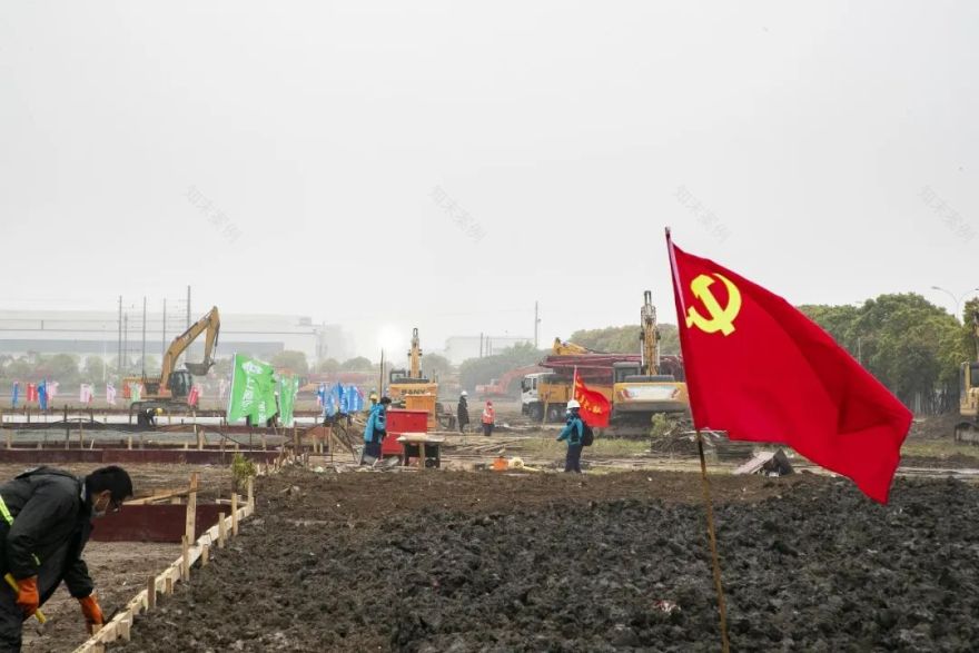 再出征!上海宝冶擂响临港方舱医院援建战鼓-92