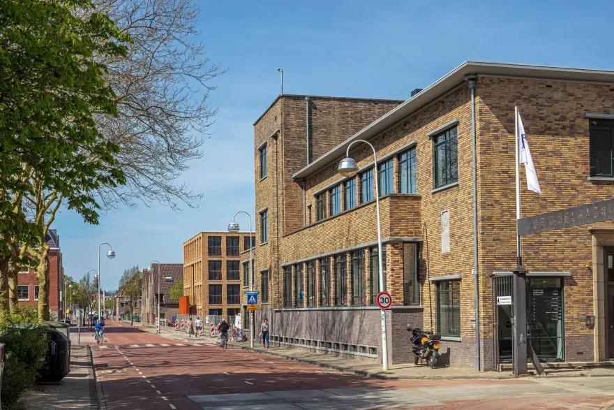 荷兰 Leiden 旧工厂改造公寓-23