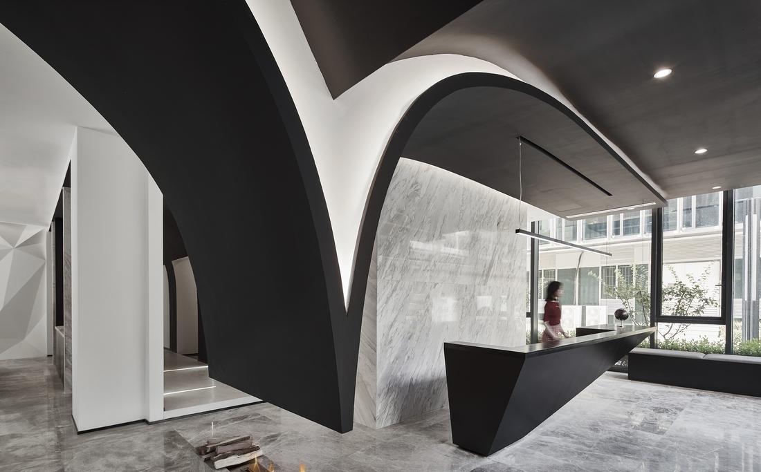 上海腾邦差旅办公空间——飞机元素解构,黑白灰主调的未来感办公环境-7