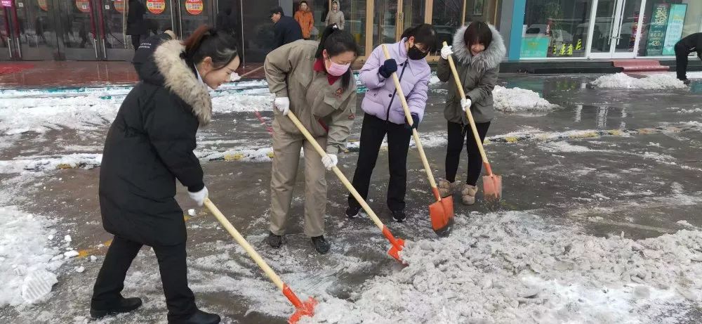 2020 年第一场雪后的义务扫雪活动-27